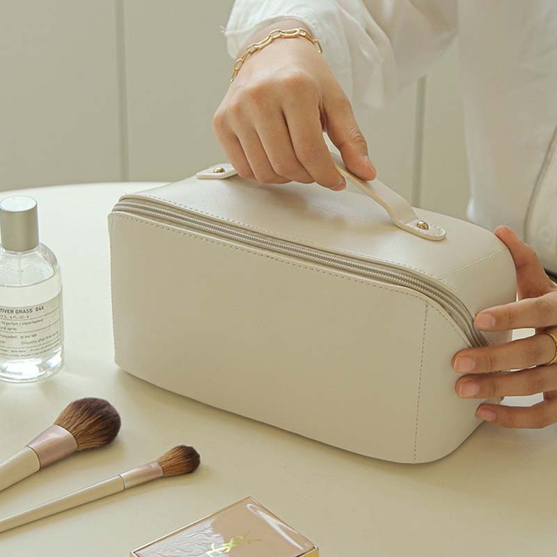 Large capacity Cosmetic Bag Train Case Vanity Case